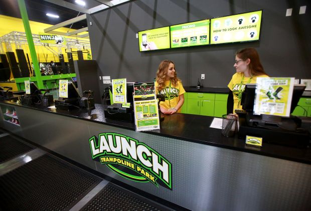 Launch cashiers at the front desk